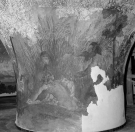 pałac - wnętrze malowidło na filarze w piwnicy okrągłej w czasie konserwacji, skan 1