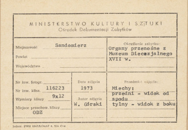 Muzeum Diecezjalne - organy przenośne, widok na miechy - metryczka, skan 1