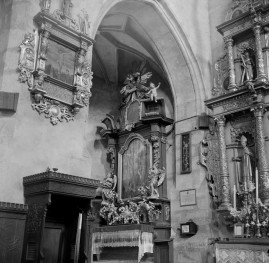 kolegiata Bożego Ciała - wnętrze, kaplica płd. wsch. ołtarz, skan 1