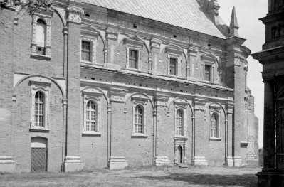kościół parafialny pw. św.św. Floriana i Katarzyny XVII w. - elewacja południowa, skan 1