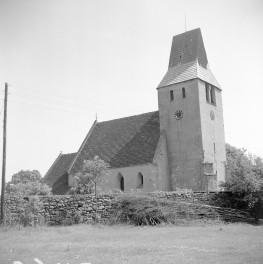 kościół pw. MB Częstochowskiej - widok ogólny, skan 1