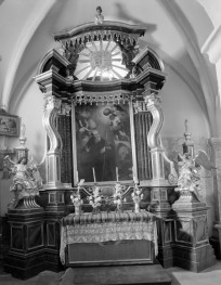 kościół pocysterski, ob. parafialny pw. św. Floriana - wnętrze: ołtarz w nawie bocznej północnej, skan 1