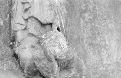 kościół pw. św. Mikołaja - elewacja zachodnia - tympanon - fragment, skan 1