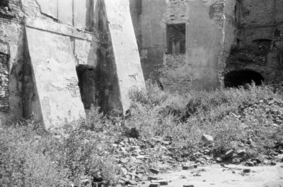 Fragment elewacji kamienicy z przyporą., skan 1