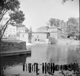 młyn - elewacja, widok ogólny, skan 1