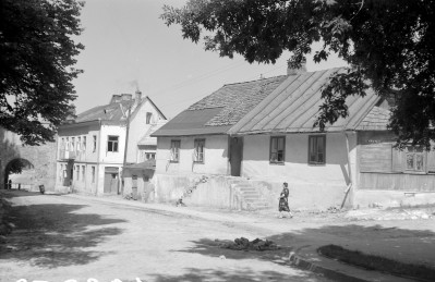 Zabudowa miejska. Elewacje frontowe domów., skan 1