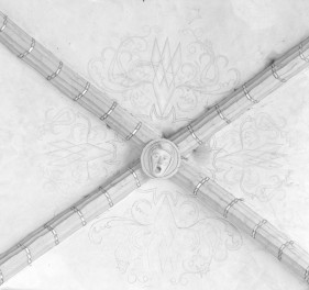 Kościół Wniebowzięcia Najświętszej Maryi Panny - wnętrze. Zwornik z wizerunkiem zdziwionej twarzy. Sklepienie nawy., skan 1