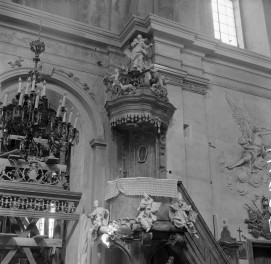 kościół parafialny pw. św. Marii Magdaleny - wnętrze: ambona, skan 1