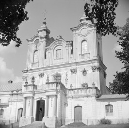 kościół klasztorny pw. św. Jana z Dukli - elewacja frontowa, skan 1