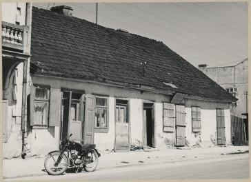 Dom w rynku - widok ogólny , skan 1