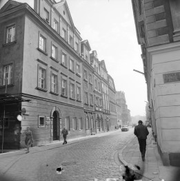 Zabudowa miejska. Widok ogólny. Elewacje budynków., skan 1