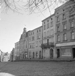 rynek miejski - pierzeja południowa - fragment, skan 1