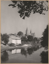 Kościół w panoramie miasta, skan 1