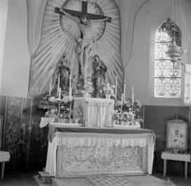 kościół pw. Michała Archanioła - wnętrze - ołtarz główny, skan 1