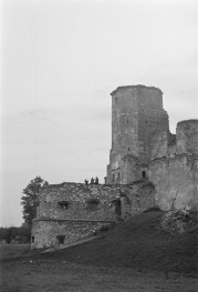 zamek - barbakan, skan 1