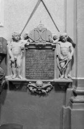 zespół klasztorny Bernardynów, kościół, ob. parafialny pw. Przemienia Pańskiego i św. Michała Archanioła -wnętrze: epitafium W. Marylskiego, skan 1