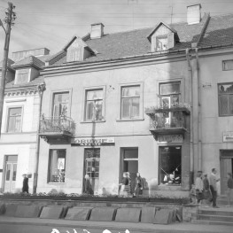 kamienica - elewacja frontowa, skan 1