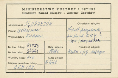 Zespół klasztorny - fasada kościoła, wnęka z figurą świętego - metryczka, skan 1