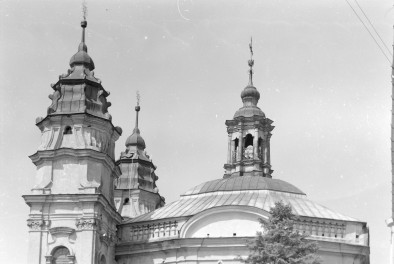 kościół, ob. parafialny pw. św. Ludwika, dawny klasztor popauliński - zwieńczenie wież, skan 1