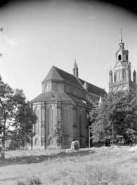 kościół pw. Najświętszej Maryi Panny Królowej Świata - widok od północnego - wschodu - prezbiterium, skan 1