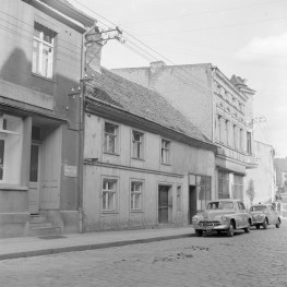 kamienica dawna ul. 20 października 13 - elewacja frontowa, skan 1