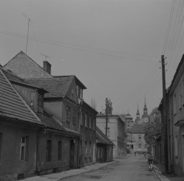 zabudowa ulicy Ligonia - w głębi zamek Oppersdorffów, skan 1