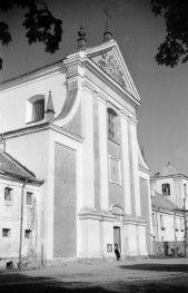Kościół pijarów - elewacja frontowa., skan 1