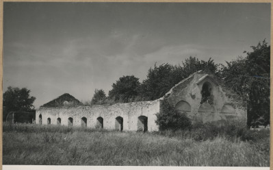 Zespół XIX w. zakładu przemysłowego - ruiny budynku suszarni , widok ogólny

, skan 1