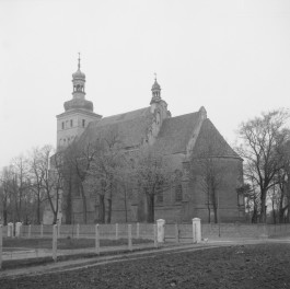 Kościół Wszystkich Świętych i św. Hieronima - widok ogólny, absyda, skan 1
