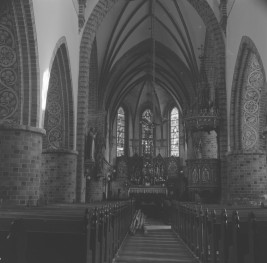 kościół parafialny pw. św. Jakuba Apostoła - wnętrze: prezbiterium, skan 1