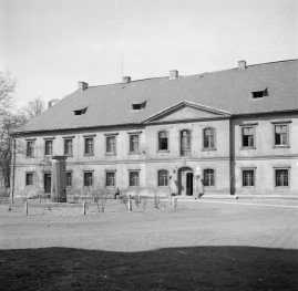 zespół pałacowo parkowy - pałac Mieroszewskich od strony południowej, skan 1