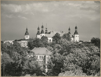 Pałac biskupów - widok ogólny od strony płn-zach., skan 1