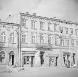 kamienice - elewacja frontowa, sklepy, skan 1