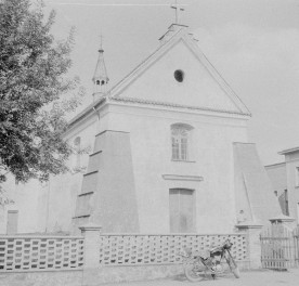 kościół klasztorny karmelitów, ob. pomocniczy pw. Najświętszej Marii Panny - fragment elewacji wschodniej, skan 1