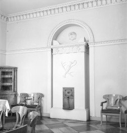 Zespół pałacowo - parkowy - Pałac Potockich - wnętrze - Sala Jadalna - piec, skan 1