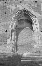 kościół parafialny pw. św. Władysława - portal w elewacji południowej, skan 1
