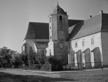 podominikański zespół klasztorny z kościołem NMP i św. Jacka - elewacja z wieżą, skan 1
