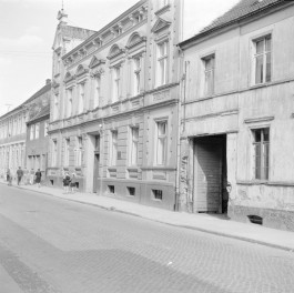 dom ul. Bohaterów Warszawy 16 - elewacja frontowa, skan 1