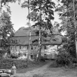 zespół folwarczny - dwór - elewacja ogrodowa, skan 1