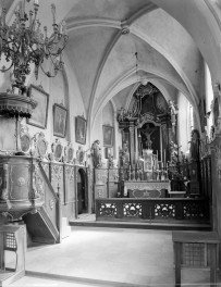kościół parafialny pw. św. Jana Chrzciciela - wnętrze: widok na ołtarz główny, skan 1