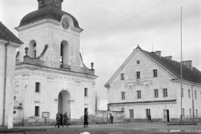 klasztor Męski Zwiastowania Najświętszej Marii Panny, brama wjazdow, skan 1