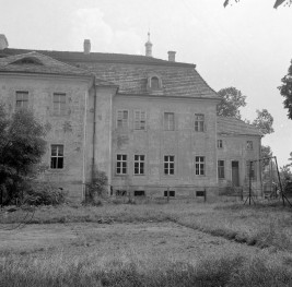 pałac, 1. połowa XVIII w. - elewacja ogrodowa, widok zewnętrzny, skan 1