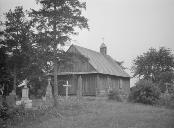 drewniany kościół ewangelicki w Węgrowie - widok ogólny, skan 1