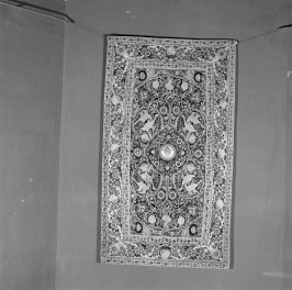 Muzeum Narodowe - Makata sułtańska. Persja, Raszt. XIX wiek. Całość. Haft łańcuszkowy., skan 1