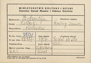 Ruiny zamku biskupów krakowskich - widok ogólny od strony wody - metryczka, skan 1