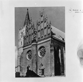 żródło: T. Dobrowolski - Sztuka Polska, Kraków, 1974 r. - kościół parafialny pw. św. Jerzego - elewacja zachodnia, skan 1