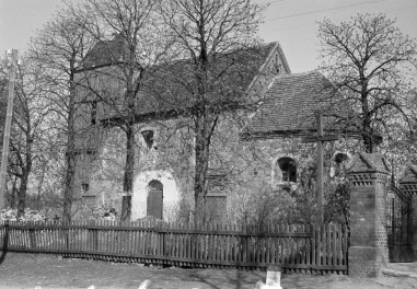 kościół romański - elewacja południowa, skan 1