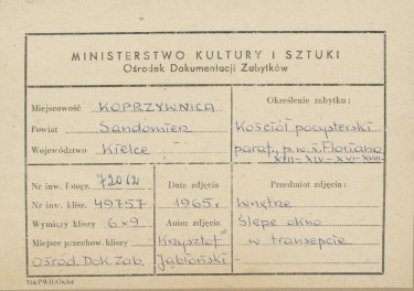 Zespół klasztorny - kościół, wnętrze , ślepe okno w transepcie - metryczka, skan 1