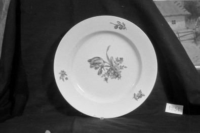 Muzeum Śląskie we Wrocławiu, talerz płytki "Korzec", wzór w kwiaty, skan 1