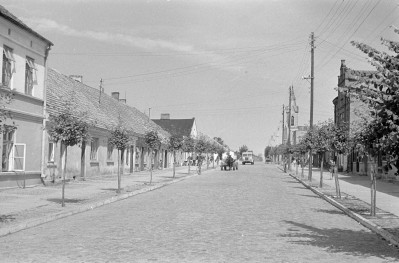 ulica łącząca rynek z kościołem, skan 1